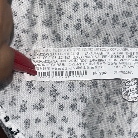 Denim & Flower White and Blue Floral Button Down Shirt - Picture 6 of 12